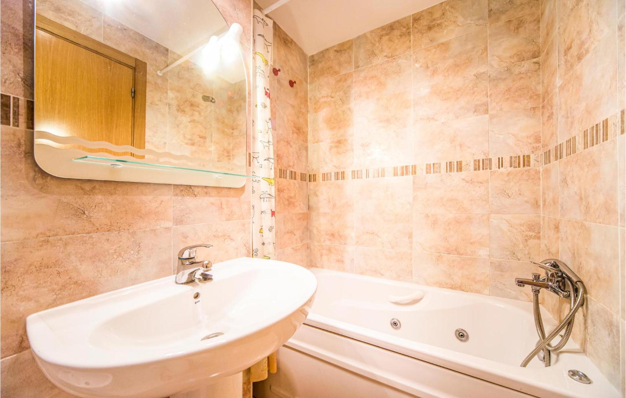 2 Bedroom Lovely Apartment In Оропеса дел Мар Екстериор снимка